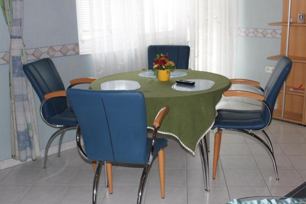 Orwa Apartmanok - Fenyofa Koez Залакарош Номер фото