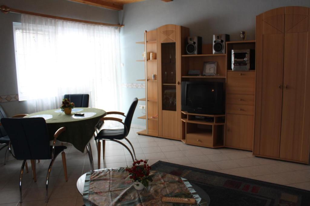 Orwa Apartmanok - Fenyofa Koez Залакарош Номер фото