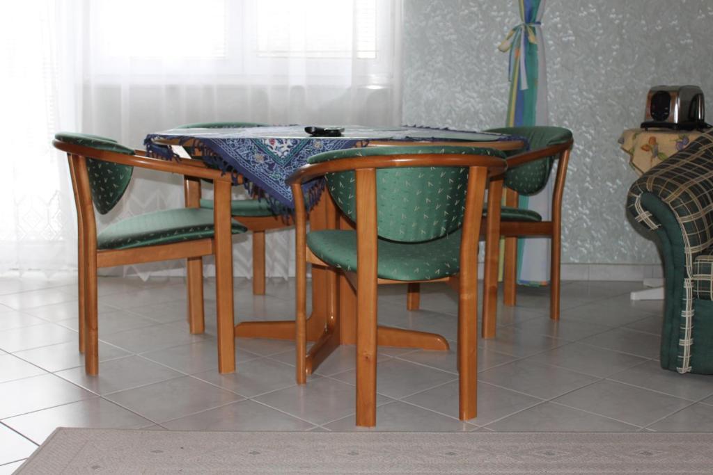 Orwa Apartmanok - Fenyofa Koez Залакарош Номер фото